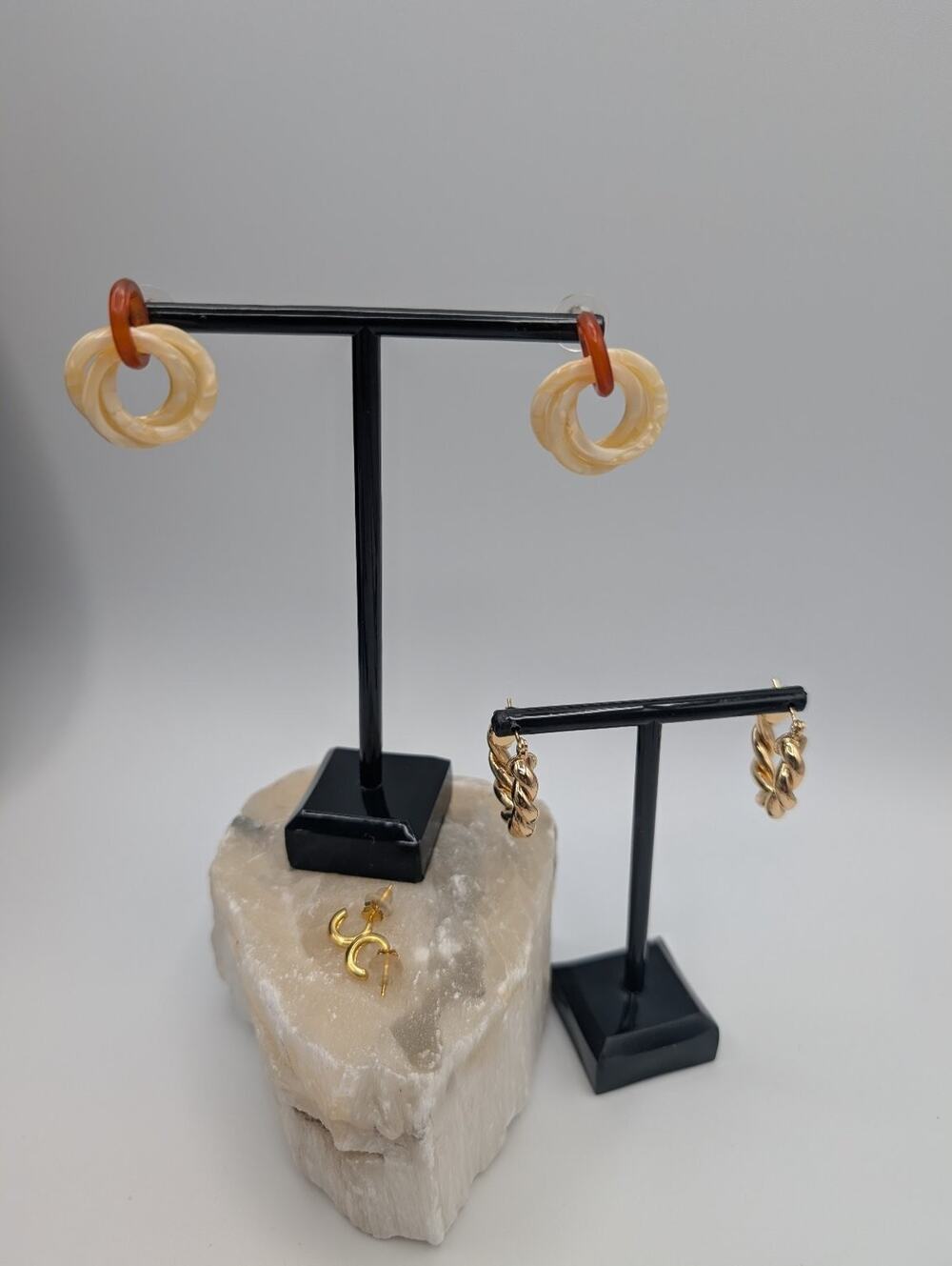 3 Pairs Fashion Earrings Lot Gold Tone Twisted Hoops Resin Interlocking Mini